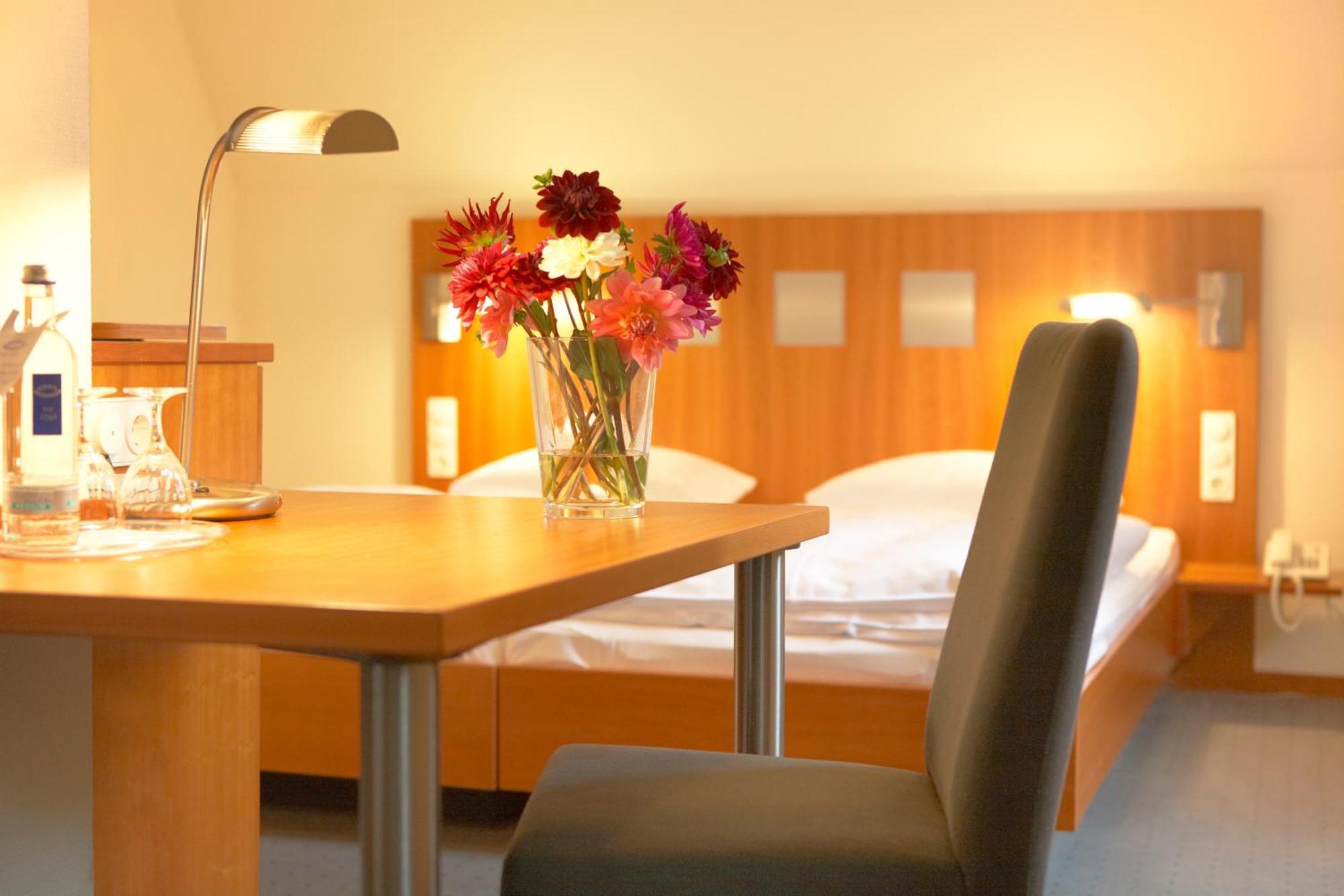 Landhotel Zum Schwanen Mit Restaurant Mona Liza Osthofen Экстерьер фото