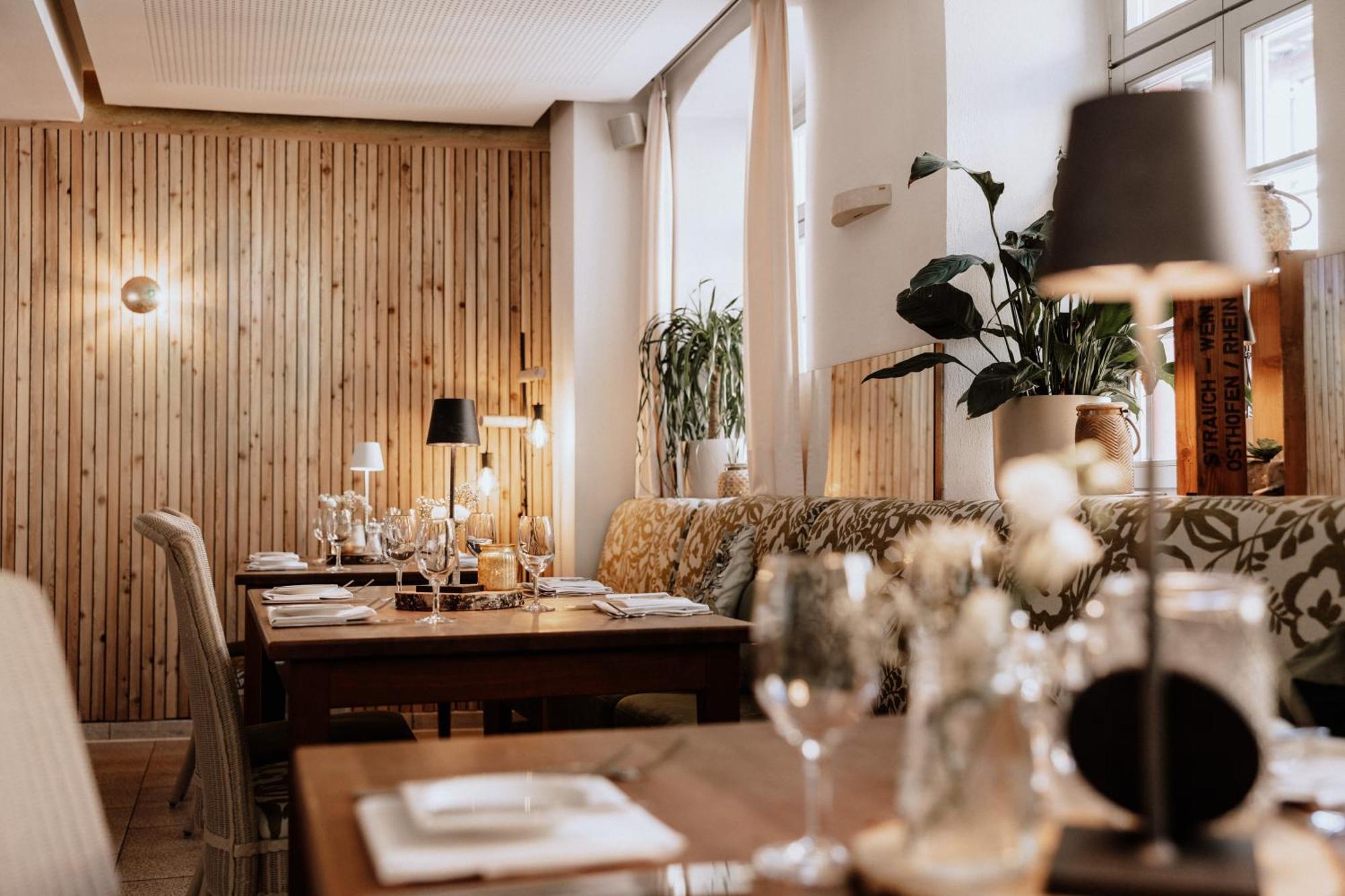 Landhotel Zum Schwanen Mit Restaurant Mona Liza Osthofen Экстерьер фото