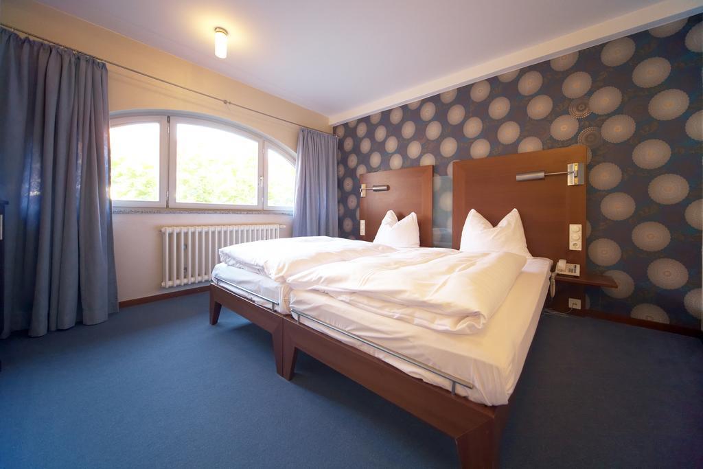 Landhotel Zum Schwanen Mit Restaurant Mona Liza Osthofen Экстерьер фото